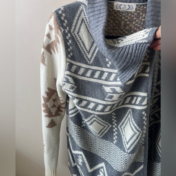 Pink Rose Open-Front Southwestern Cardigan in Gray, Cream & Brown- Size Medium - Picture 3 of 8